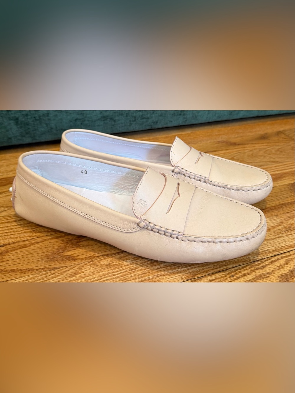 Tod’s Gommino Leather Driving Loafers Womens 40 Light Pink Penny Moccasins w Box